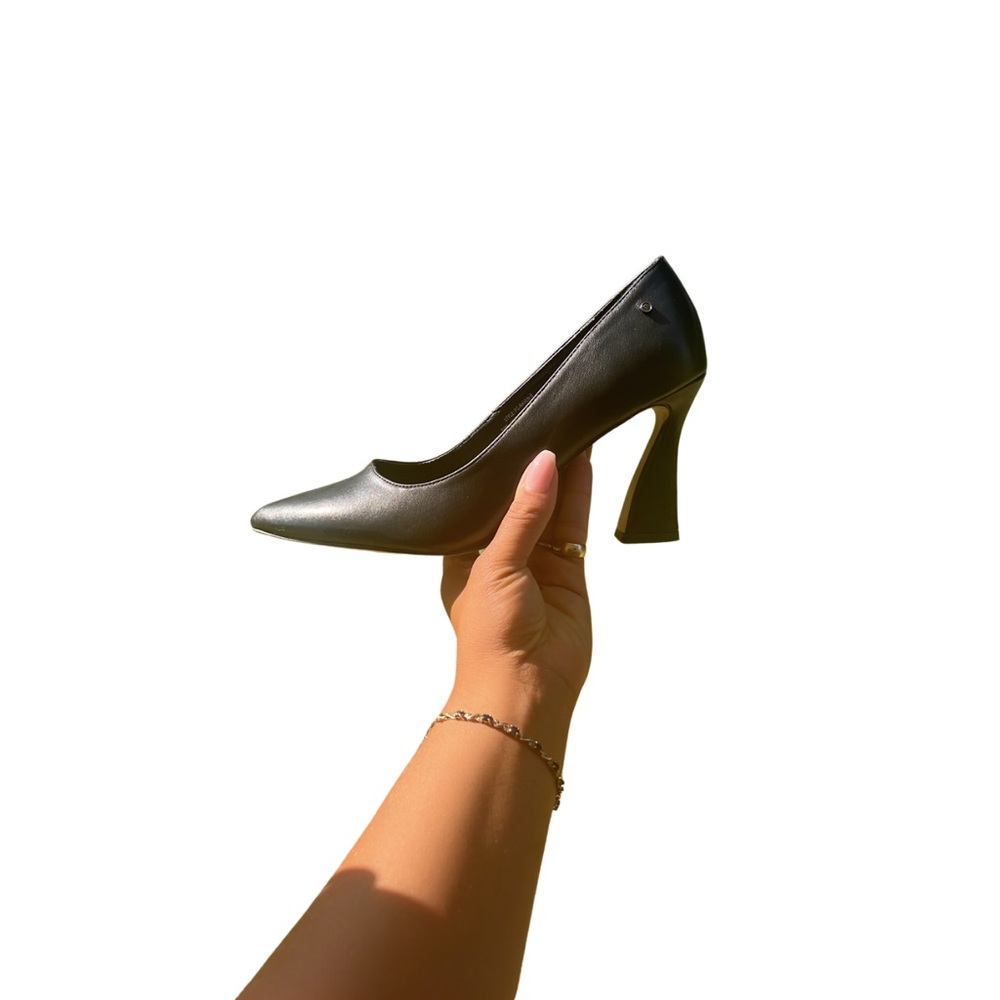 Black leather heels with a pointed toe and 4 inch heel #heels